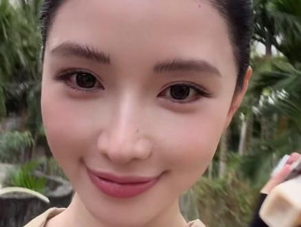 方哥来了海南可以陪着阿爆又可以快乐轻松的工作这样,蔡文姬听话一次出镜这样❤️
#方方圆圆 #方圆阿爆 #方圆 #阿爆 #直播录屏分享