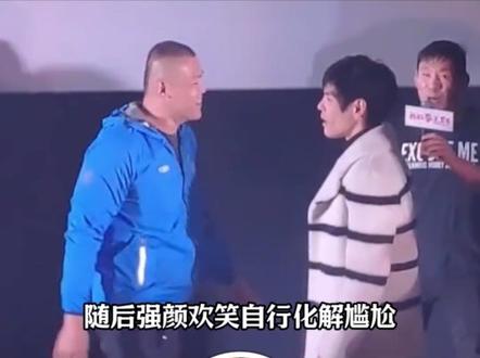 2019年拳王当众扇向佐耳光,向佐强颜欢笑解围 #人物故事 #向佐 #刘文擘