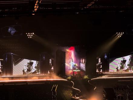 来感受下黑马全球首场的炸场#李荣浩黑马巡回演唱会