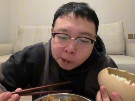 小镇青年 P3 reaction #热门 #下饭菜 #下饭喜剧推荐 #吃饭看什么 #真实生活分享计划