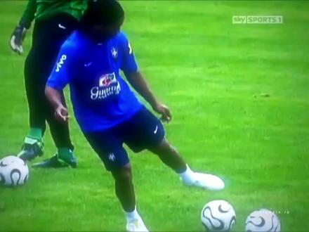 细节+干货!看完马上学会3种小罗招牌花式起球#足球 #足球教学 #足球技巧