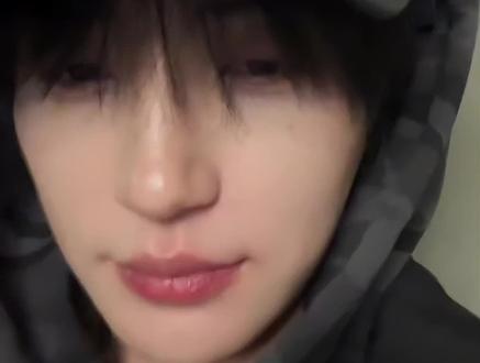 新年好!
新年快乐!!!
都去看《糟糕,和闺蜜一起穿书后把反派玩坏了》
《一家三口在同班》也已经播啦 都去看!!!
记录吵吵闹闹合体🍞🥙
#张翅
#张洪鸣
#糟糕,和闺蜜一起穿书后把反派玩儿坏了
#一家三口在同班