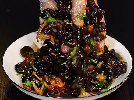 木耳焯水要几分钟才能熟 9cd0782fce71c3d89210261d4dff85a1~tplv-dy-resize-origshort-autoq-75:330.jpeg?x-expires=1998439200&x-signature=pY2t%2B8c8KgvcoNaOTqYEvozmAKI%3D&from=3213915784&s=PackSourceEnum_AWEME_DETAIL&se=false&sc=cover&biz_tag=pcweb_cover&l=2023050310431467ECD2D8602DCB5627F2