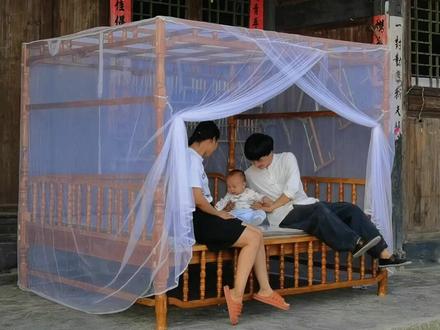 为了做一张古床,花了半个月的时间,你们看这个花半个月时间做的古床值得吗,本来想还做点雕花的,哈哈,怕你们等太久!#我的乡村生活 #传统手艺