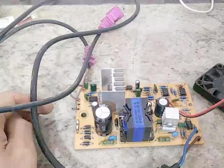 电动车充电器通电瞬间闪了下,就没反应了是什么原因? #电动车充电器维修大全