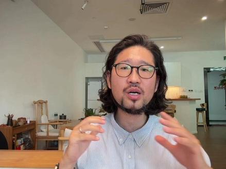 多模型聚合才是Token分销的护城河 多模型聚合并非简单的接口堆砌,而是Token分销的核心壁垒。通过整合头部与垂直模型,构建统一调度层,以智能路由实现性能与成本的最优解。这极大提升了客户的迁移成本与使用粘性,将单纯的管道生意升级为不可替代的基础设施服务,构筑真正的护城河。#词元聚合分发#大模型聚合服务#API中转分发#Token批发商#词元批发商Token中转站