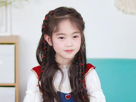 有手就会!这个花朵编发太简单了,赏花拍照就这么扎! #春季发型 #儿童编发