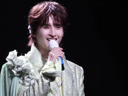 张远演唱会上感谢徐良 披荆斩棘接下的友谊,我发现,我好像比一些徐良的粉丝更早见过徐良哈哈哈哈哈#张远 #徐良 #张远演唱会 #张远远行巡回演唱会 #神级现场