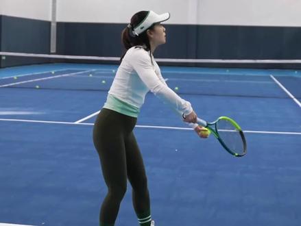 发球的翻拍问题解决小技巧 来看看今天这位小姐姐的问题真的经常会见到耶
通过3个循序渐进的小技巧帮她很快的找到了发力的感觉#网球 #网球教学 #网球训练 #网球圈 #抖音体育