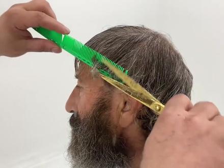 「国外剪发解说」土耳其流浪汉的形象蜕变,惊人的变化!喜上眉梢 #流浪汉 #国外美发 #男士发型 #美发教育