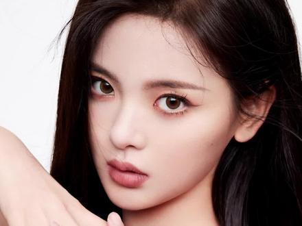 #杨超越 的#建模脸 究竟有多小?跟小孩子合照,她的脸居然还要小#颜值 #审美