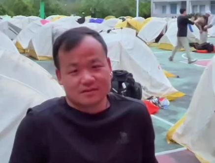 大大方方公布恋情的苗王加油哦