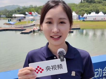 成都世运会开幕式上,中国滑水运动员徐露与搭档阿卢晓波踏浪点火,“水火相融”震撼世界!世运会的滑水项目到底是什么?让火炬手徐露为我们解锁滑水的魅力吧!(央视频号:央视频体育)#来央视频看世运会