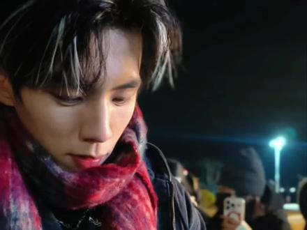 “好重啊这个” “这是我跑的奖牌”
辛苦啦!早点休息~@王年将成
#王年将成 #keep奖牌