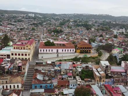 实拍古巴第二大城市,难以想象,普通人收入只有12块钱一个月