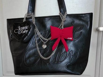 jennie联名的零钱包&托特包的包挂教程来啦!
#jennie快闪 #jennie联名 #miniso #解锁开心新方式 #喜欢这个小东西