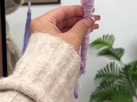 新年做这个!5分钟学会的非遗紫色系团扇教程快艾特你最好的闺蜜为你制作吧~这个超好看的非遗紫色团扇可以不用夹板夹就很好看的哦
扭扭棒加两根铁丝就可以完成滴
后续还会出红色系喜气吉祥新年款哦~
#扭扭棒 #扭扭棒手工 #新年 #非遗 #扭扭棒花