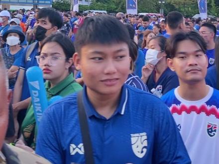#dou来足球季 #足球女孩 #足球的魅力 #国足世预赛 干掉泰国🇹🇭#泰裤辣