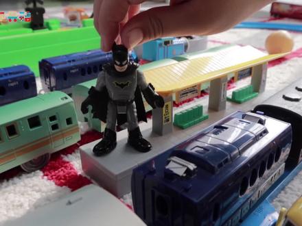 蝙蝠侠下了火车要做什么呢 快来看吧