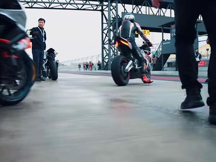 “26款张雪全系杀疯了!老车主含泪破防” #26款张雪500RR#张雪820rr#仿赛天花板#张雪机车 #青年创作者成长计划