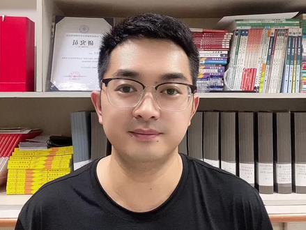 夏季高考志愿亏分案例之一
电子科技大学中山学院2025年夏季高考历史类行政管理专业录取最高分560分,最低分501,差了接近60分。
560这个分数,完全可以有公办本科,像广东技术师范大学 佛山大学等都有机会录取,而电子科技大学中山学院学费32000一年,学费和公办本科也是差距很大。
很有可能这个同学,错把电科中山学院当成了公办学校,把这个学校填在了前面,导致浪费了分数。
高考分数重要,但是填报志愿策略也很重要,排序错误,那录取结果就天差万别啦!
#广东高考志愿填报#佛山高中生#志愿填报避坑指南 #电子科技大学中山学院 #高考亏分