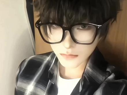 “我才后知后觉,对他,我欲壑难填.”
#cos #书呆子计划 #韩漫