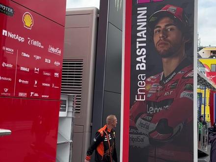 来了!乱拍德国站现场!哈哈,有什么想看的,评论区说一下!#motogp #马奎斯 #杜卡迪 #暴走引擎 #杜卡迪