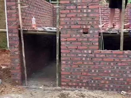 小潘秋秋在越南帮小叔搭建临时住所