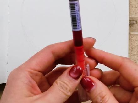 第179幅|谁懂啊!用一支红笔画出来的爱心抱枕,居然这么软萌!手残党也能轻松搞定,看完视频你也能拥有同款治愈系小画!临摹@缠着呢 老师的作品💕#禅绕画 #跟抖音学画画 #没点艺术细胞刷不到 #艺术在抖音 #艺术种草指南