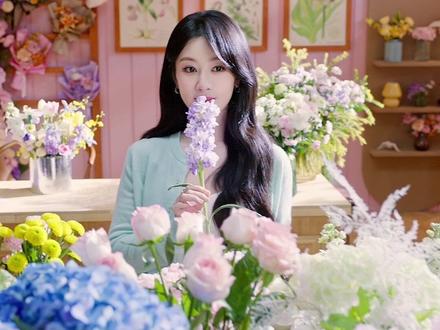 慢下来,与花香撞个满怀!@我的花园世界 静候与你,共揽芬芳~ #杨紫代言我的花园世界 #花园种花