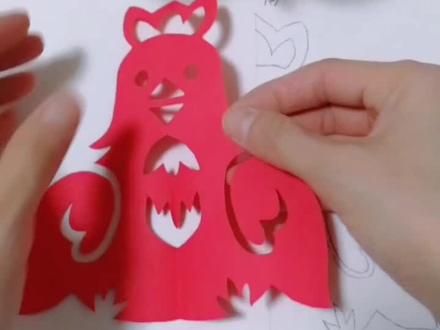 #剪纸 春节民俗创意剪纸生肖《鸡》,对折剪。