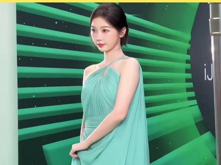 虞书欣把裙摆甩工作人员脸上 虞书欣把裙摆甩工作人员脸上 #娱乐 #虞书欣