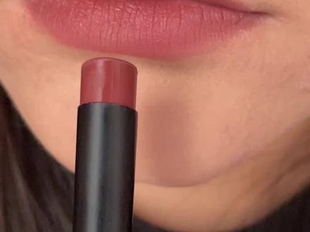 #原相机拍摄 #无滤镜试色
Mac黑魔杖892
#口红试色 #亲测分享 #mac魅可