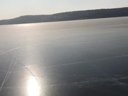 湖面冰裂的声音!