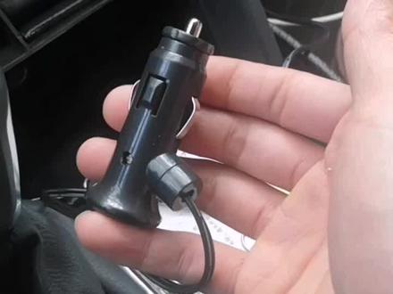 如何更换点烟器车用插头的保险管?