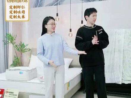 让我们跟潇潇和传熙一起听,宇辉第二首新歌《斑驳》#与辉同行 #董宇辉新歌 #董宇辉新歌斑驳 #董宇辉 #董宇辉拥有暖评最多的评论区