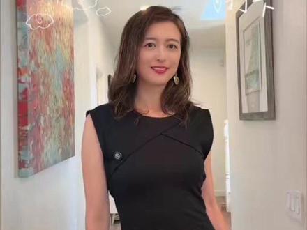 很多人问我,45岁该怎么穿搭,我想说穿搭从来没有年龄限制 你喜欢的就是适合你的#无龄感穿搭 #熟龄穿搭 #模特穿搭 #年龄焦虑 #美国生活