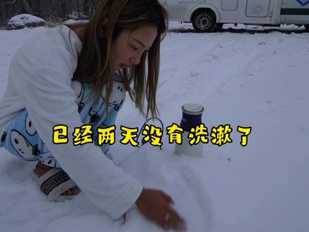 受台风烟花影响烟台海阳部分道路出现海水倒灌广大市民一定注意安全