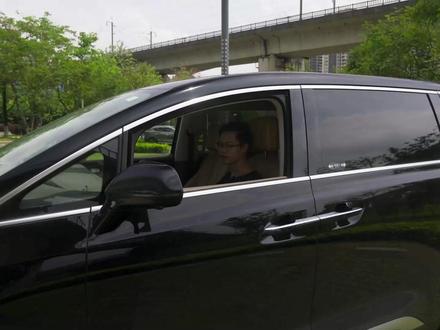 今天试驾的车是腾势D9的对手——传祺E9,但是D9和这MPV专业户造出来的E9到底有什么区别?视频见分晓!