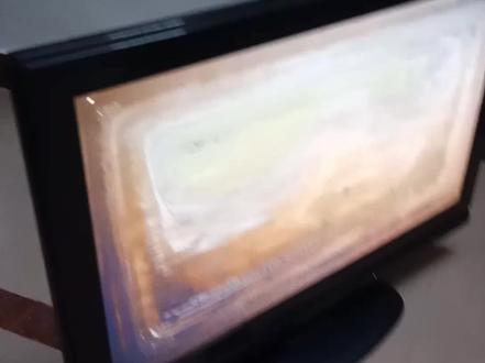 自己换个偏光膜,尽管很小心,但还是弄断了一个卡扣,两颗螺丝滑牙,屏幕还有一些小气泡,尽管这样,但不影响使用😃