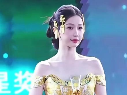 剧宣赛道虞书欣真的太权威了,内娱独一份。#虞书欣#双轨#姜暮#剧宣