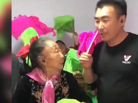 马玉琴不在掩饰!恩爱夫妻人设崩塌?李玉成独自吃饭尽显心酸! #马玉琴 #李玉成 #夫妻 #网红 #八卦