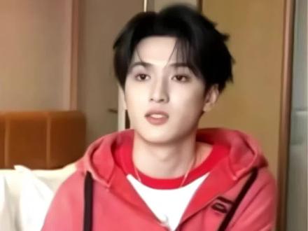 浩翔:你们什么意思呀!!!#严浩翔 #严浩翔摔倒 #严浩翔北电卡戴珊 #搞笑