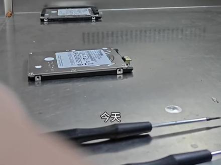 东芝1t2.5硬盘拆解教程,如没有专业工具请勿模仿