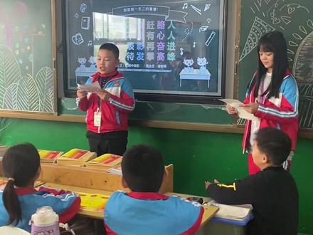 呃~今天就浅浅地给大家介绍一下我的班长吧,一个学期结束了,真的很舍不得他#记录校园生活 #一学期结束了 #愿你们成为自己喜欢的样子 #我的学生 #热门小助手 @抖音小助手