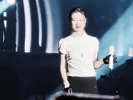 单依纯中山草莓音乐节压轴出场《想你时风起》,人气爆棚,妥妥的国内一线小花!可谓长江后浪推前浪,江山代有才人出,各领风骚数百年!#中山草莓音乐节#想你时风起单依纯 #live现场