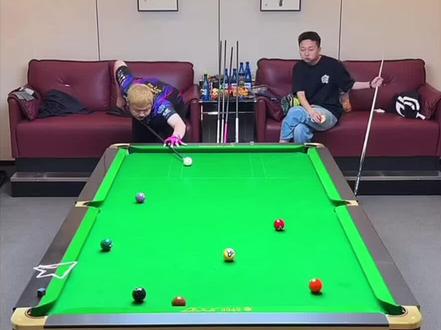 秦利文 刘屹骑两兄弟找上最强零零后张泰艺指教 #秦利文 #张泰艺 #刘屹骑 #台球教学 #九球