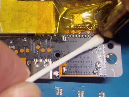 继爆改4G随身Wi-Fi后,这次我们对5G“友猫”下手了。 上一期解放了4G的F32 Pro,这次挑战更硬的骨头——5G“友猫”随身Wi-Fi!
原厂套餐又贵又慢?今天直接“手术”改造:去云控优化 + 硬改卡槽,让它能插自己的卡,网速直接跑满!这才是5G该有的样子。
省下的套餐钱,真香!你的设备被“套路”了吗?
`#5G随身WiFi` `#友猫` ``#去云控` `
#创作者中心 #创作灵感