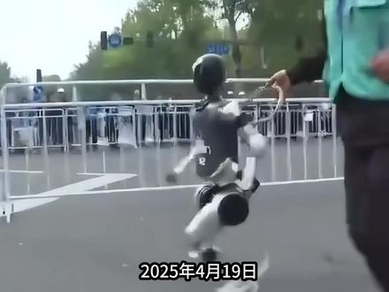 北京人形机器人半马测试:一年进步多少? 数据来源:新华网2026年4月12日、央视新闻2026年4月12日、中新网2026年4月12日、中国日报2026年4月12日、新华社2026年4月12日《追光丨关于机器人跑马,最新进展都在这里!》、IT之家2026年4月12日
#机器人 #人形机器人 #半程马拉松 #北京亦庄 #天工Ultra #具身智能 #科技 #2026 #马拉松 #人工智能