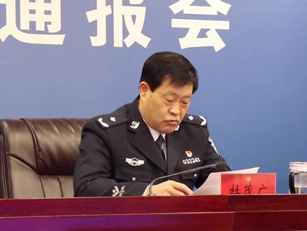 枣庄交警支队长斥责渣土车违法行为:一查到底,绝不手软!#遵纪守法 #严厉打击 @DOU+小助手